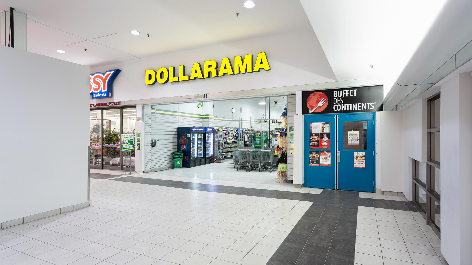 Dollarama interieur LE Centre Sherbrooke 2019